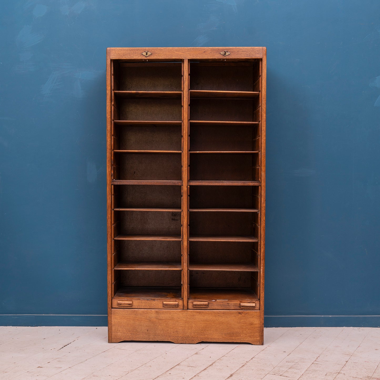 Mobile da archivio francese con 2 serrandine in legno di rovere - anni '30