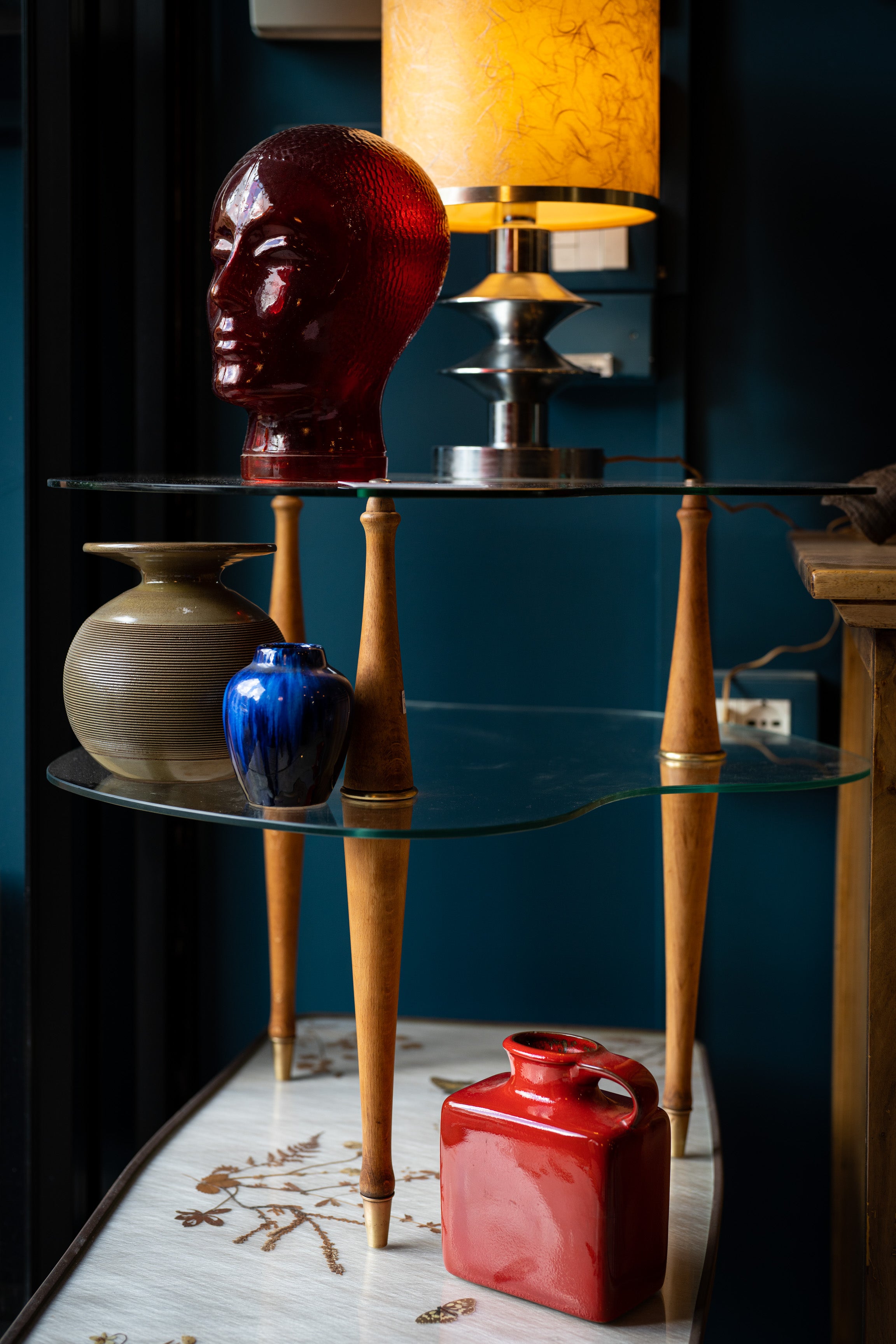 Mobili e complementi d'arredo vintage, di antiquariato e modernariato in vendita nel negozio Alessandro Esposito - restauro vendita mobili in Via Goffredo Mameli 60 a Roma in zona Trastevere.