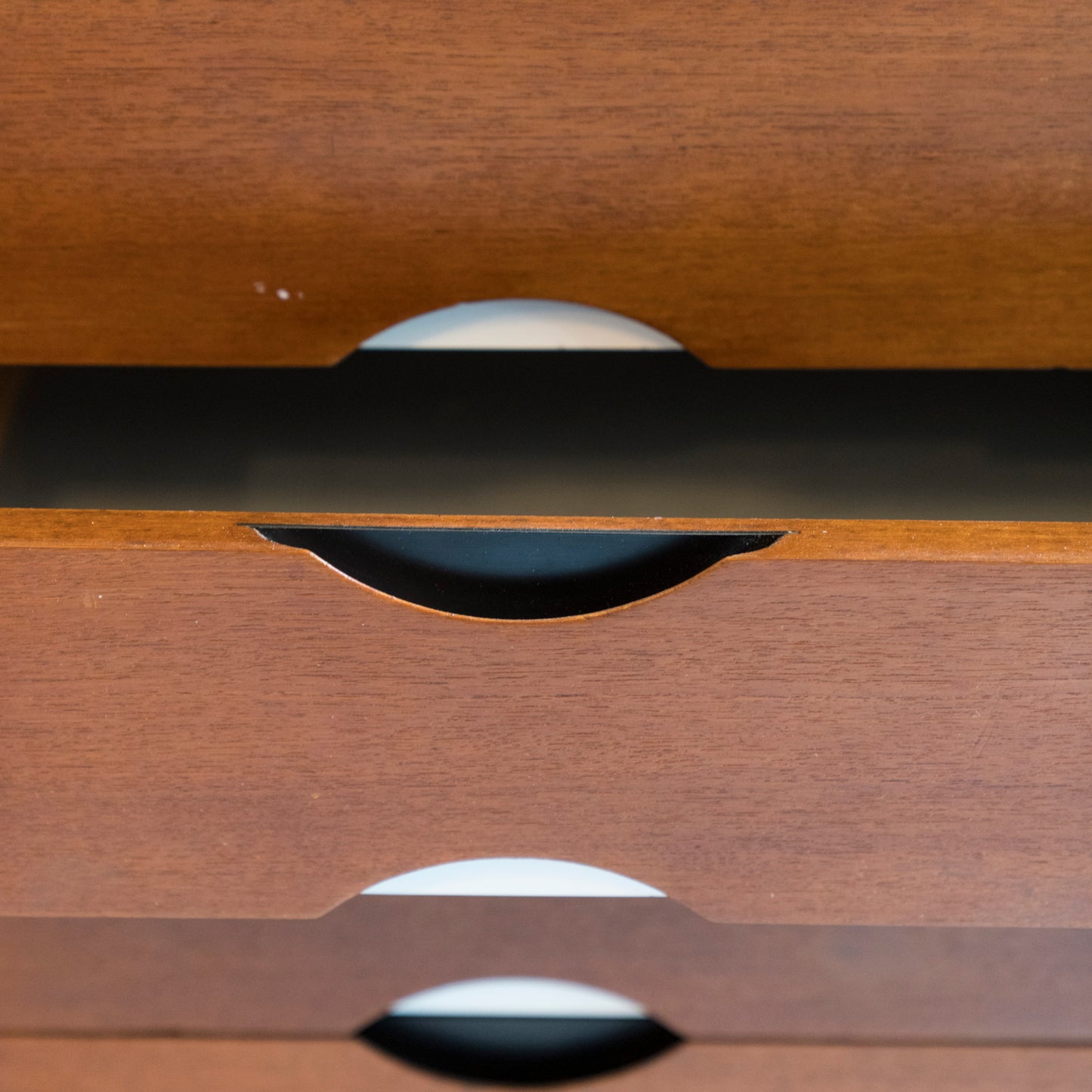 Cassettiera Stildomus anni '60 in teak con inserti in laminato